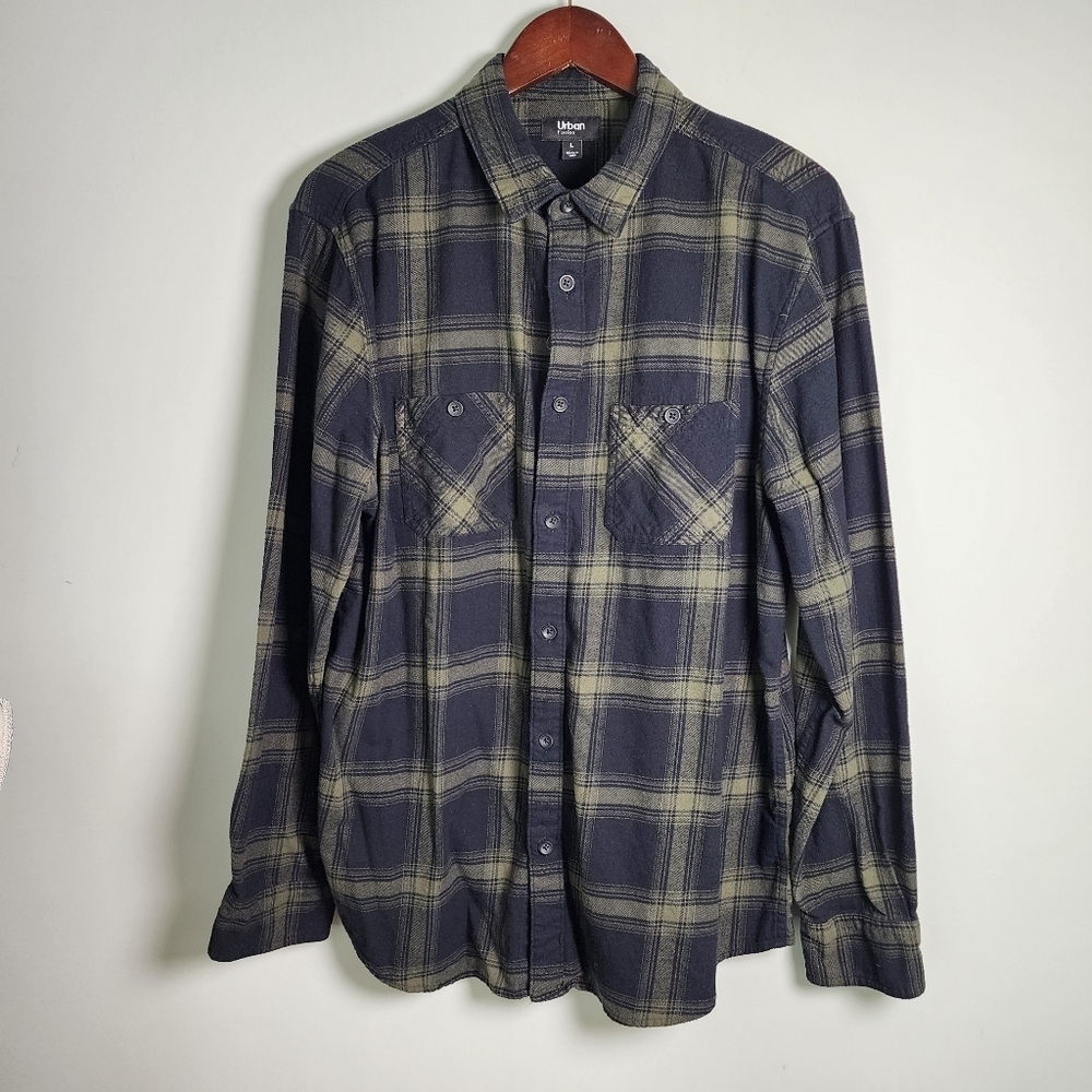 Urban Pipeline Black and Green Plaid Shirt Size Large
